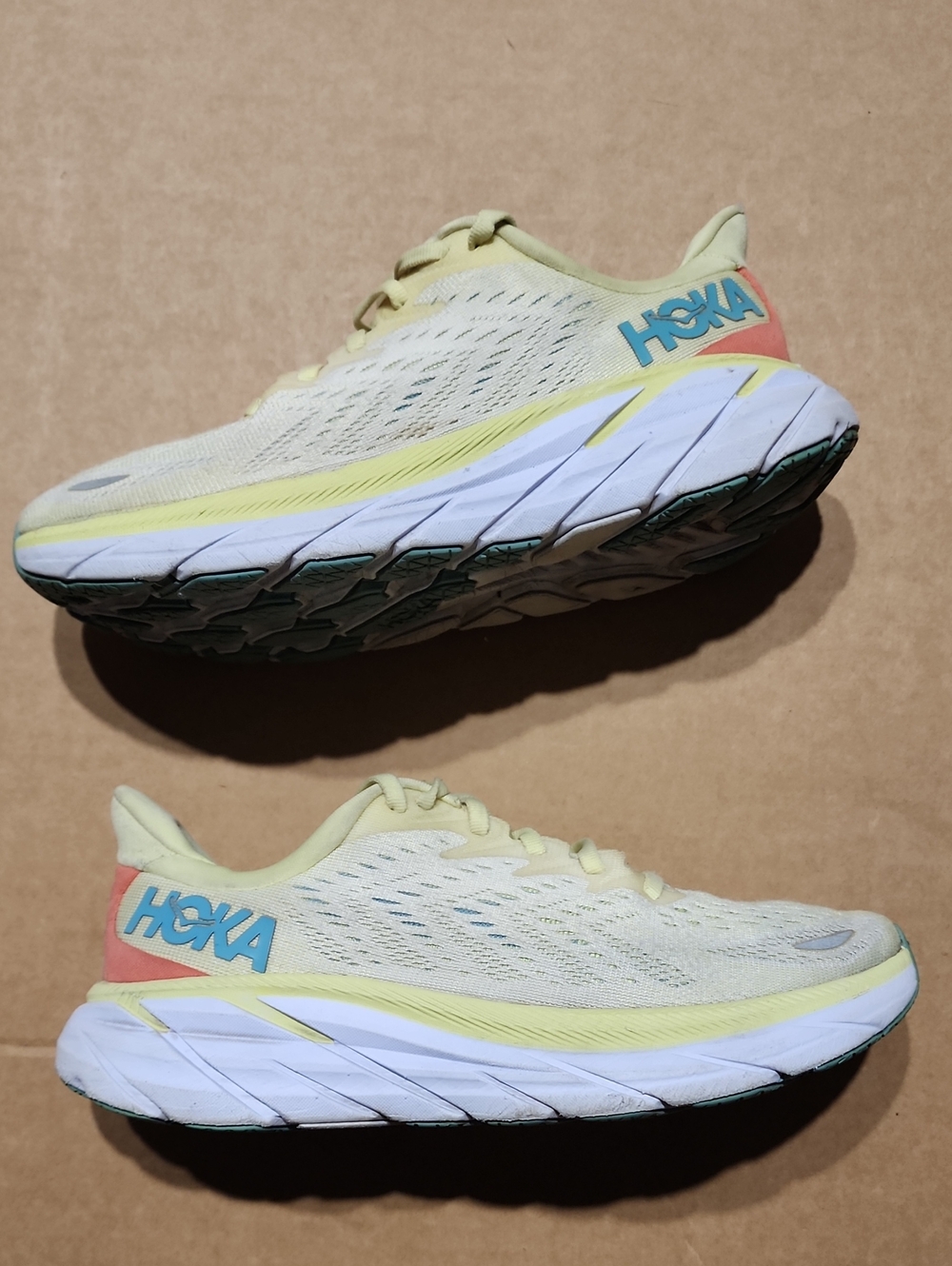 HOKA ONE ONE W Clifton 8 Yellow Pear Sweet Corn Womens Size 7 B